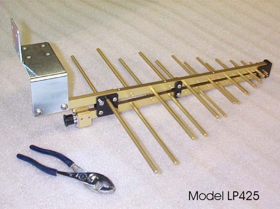 Antena Log-Periódica Na prática, a implementação das fases cruzadas