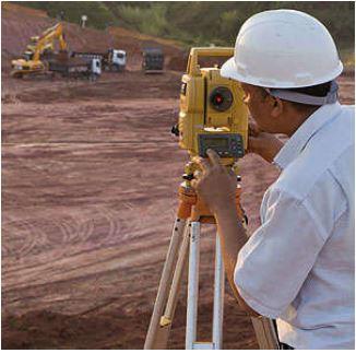 16 3.2 LEVANTAMENTO TOPOGRÁFICO Para um melhor entendimento dos dados e cotas que constam nas ordens de serviço, participei de um levantamento topográfico junto com o topógrafo da empresa, no bairro