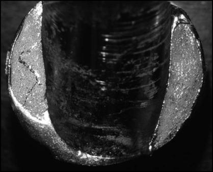 3.1 ANÁLISE EM LUPA Na análise em lupa foi possível evidenciar marcas de ferramenta grosseiras em toda a superfície interna do componente