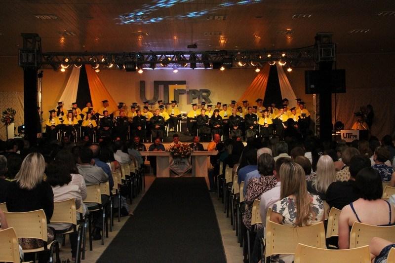 Presidido pelo Vice-Reitor da UTFPR, Professor Luiz Alberto Pilatti, o evento contou com a participação do Diretor de Planta da LP do Brasil, Sr.