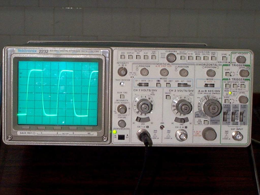 Resistores; Gerador de Funções; Cronômetro Digital; Placa com Bornes; Multímetro; Fonte DC. III.2 - Procedimento Experimental III.2.1 - Circuito RC III.2.1 1 - Monte o circuito da figura 1.7.