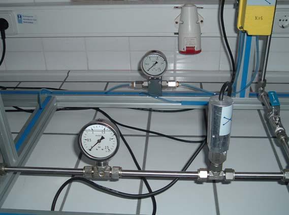 Dinâmica e Controlo de Processos 4 M-2 M-3 SP-1 Fig. 4 - Manómetro de Bourdon (M-3) e sensor de pressão absoluta (SP-1). Set Point Fig.