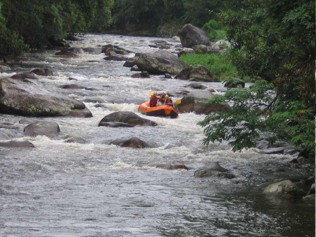 Grandezas Físicas Análogas à Corrente Elétrica Vazão de água de um rio.