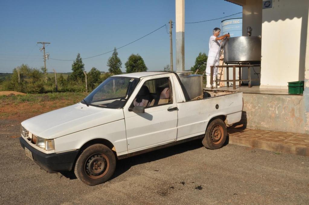 8 3. ATIVIDADES DESENVOLVIDAS. 3.1.1. Acompanhamento da rotina de chegada e recepção do leite cru e distribuição no laticínio.