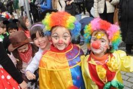 Atividade: Desfile Infantil de Carnaval Objetivos: Recriar personagens e ídolos preferidos; Favorecer o desenvolvimento da criatividade e imaginação; Animar as ruas da cidade proporcionando momentos