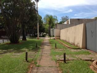 distância entre o poste da esquina e o primeiro poste da Rua 3, entretanto, chegando mais