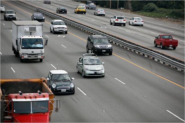 AVANÇOS RECENTES GOOGLE DRIVERLESS CAR O CARRO É EQUIPADO COM UM RADAR A LASER QUE