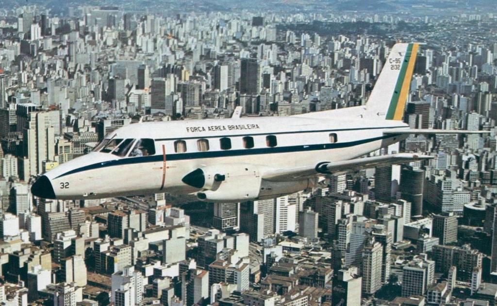 Em maio de 1970, a Força Aérea Brasileira FAB fez a primeira encomenda de oitenta Bandeirantes à Embraer, que modificou o projeto do avião, aumentando sua fuselagem em quase dois metros e com um