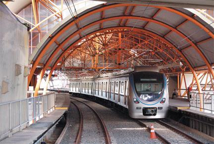 SALVADOR - CCR Metrô Bahia 2 linhas, 14,5 km, 10 estações 11,5 milhões de passageiros transportados em 2016 Linha 2 Implantação