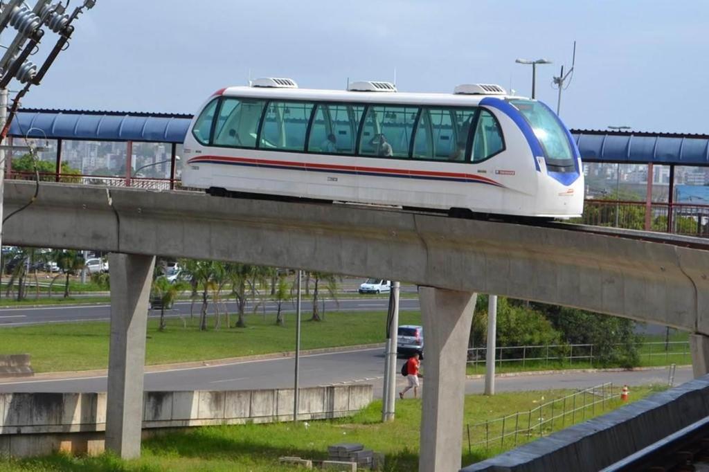 PORTO ALEGRE Trensurb 2 linhas, 43,9 km, 23 estações 56 milhões de passageiros transportados em