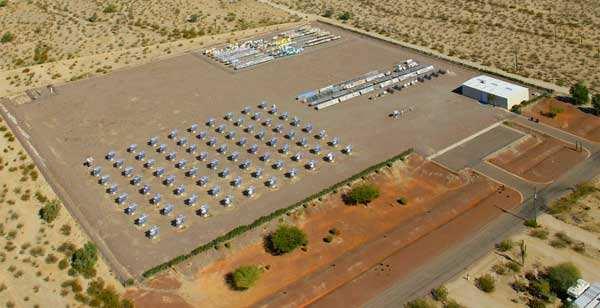 circulação de ar no verso. CAMPO NO ARIZONA: Atinge anuais 334 MJoules de energia solar em um ano padrão do Arizona, 20% maior que na Flórida.