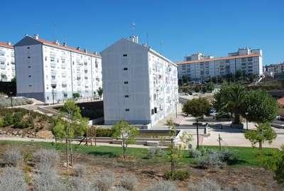 Mira Sintra, Um Bairro Sustentável Origem Bairro construído á luz dos princípios da Carta de Atenas; Em 1974 o Fundo de Fomento de Habitação, possuía