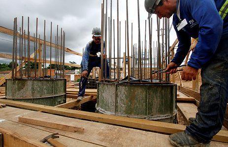 Fundação indireta Tubulões 077 Para tubulões a céu aberto, a escavação normalmente