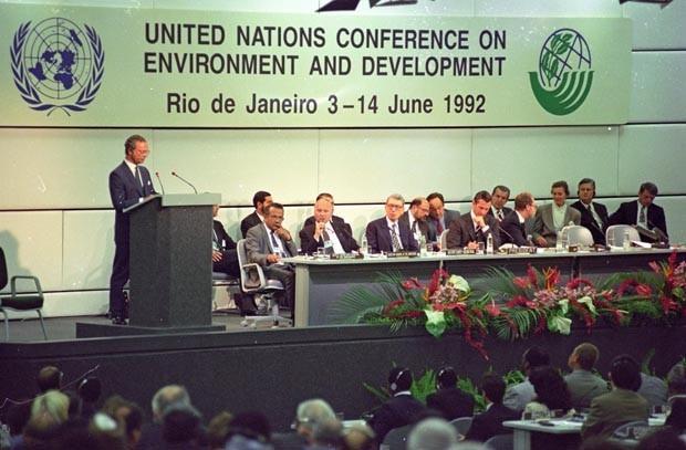 FINAL SÉCULO XX 1992 - ECO 92 BUSCAR ALTERNATIVAS PARA QUE A COLETA SELETIVA JUNTO COM A IMPLANTAÇÃO DA INDÚSTRIA DE