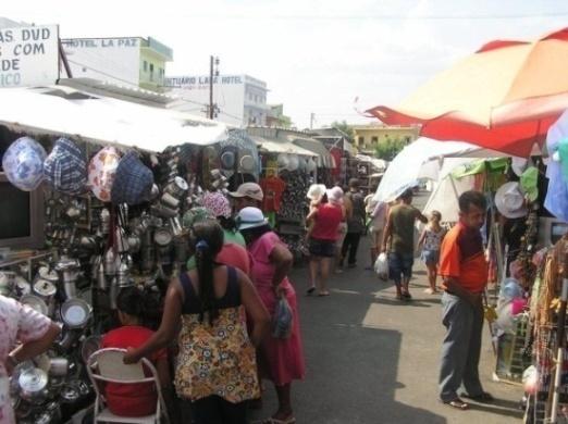 Feira em torno do Santuário Bom Jesus. Pecuária Serra do Ramalho.