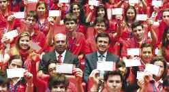 Responsabilidade Social Corporativa* Santander Universidades No Banco Santander estamos convencidos que o ensino superior é o modo mais eficaz para impulsionar o progresso social e económico dos