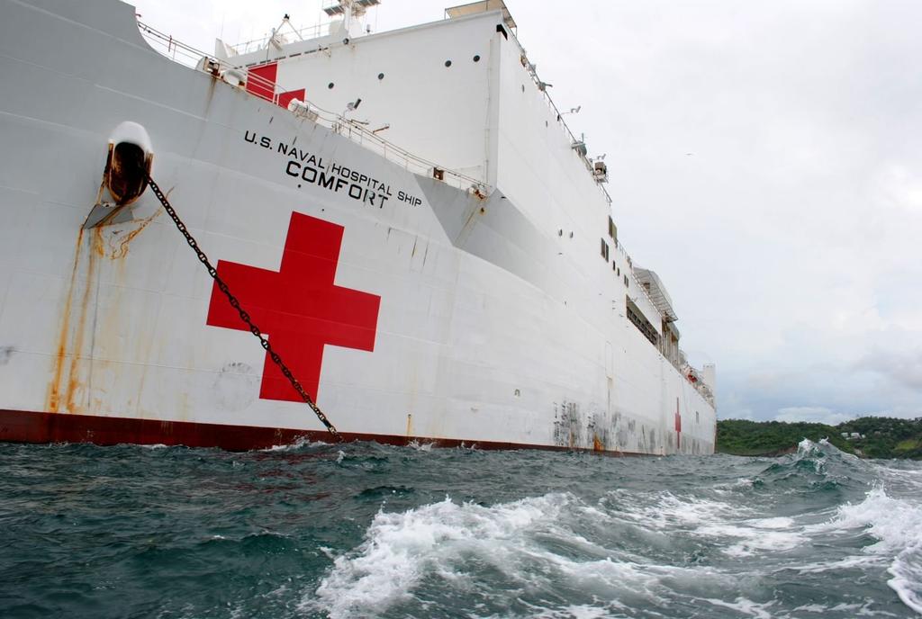 [Tim Rogers] O navio hospital USNS Comfort está ancorado na costa de San Juan del Sur, Nicarágua, para sua