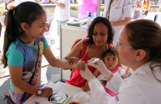 ESTANDE ONG HEMOAMIGOS PROGRAMA CRIANÇA SEM ANEMIA Realização do Teste do Dedinho para determinar a prevalência da anemia no público presente, orientações nutricionais da anemia ferropriva ao público