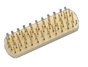 Abrasivos // PREPARAÇÃO 1. ESCOVA METÁLICA COM CABO DE PLÁSTICO Abrasivo rigidez média Ref. U/Caixa 08177 24 Adequado para eliminação de óxidos, tintas e aderências em geral.