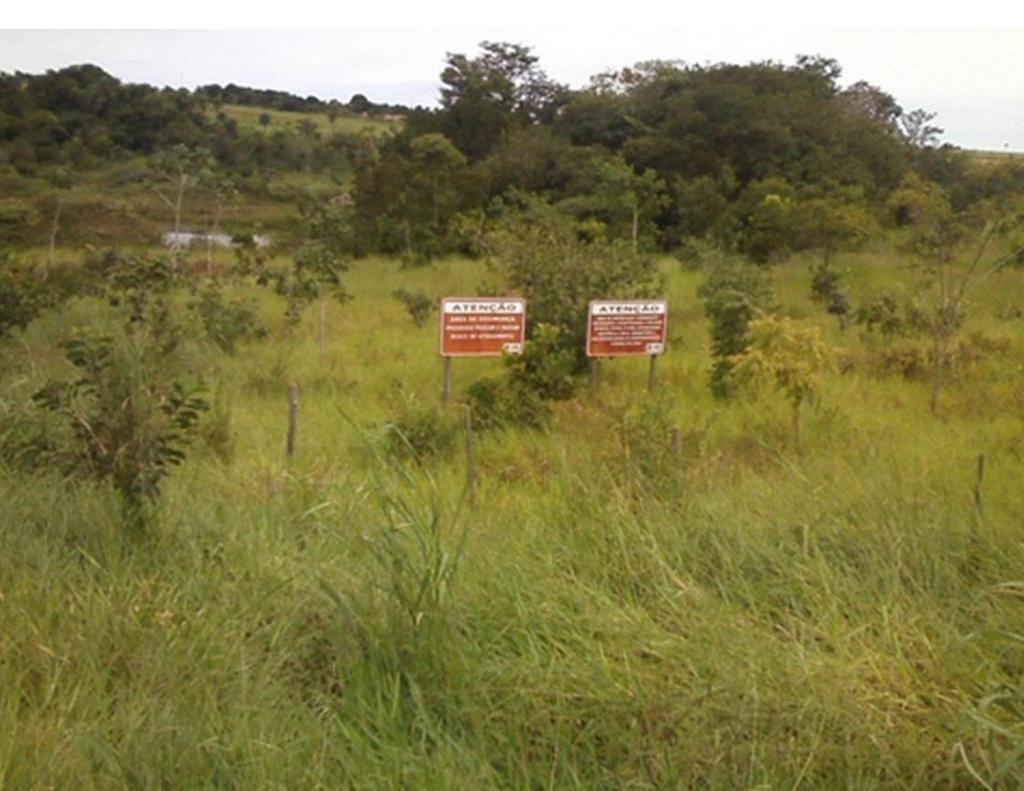 Figura 5 - Cerca para proteção de área de vereda, Rio Paraíso (Fonte: próprio autor).