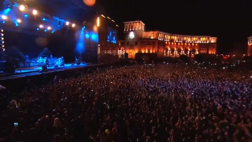 System Of a Down no show em Yerevan. Reprodução: Youtube.