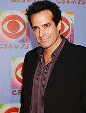 20/08/2009-14h00 Mulher diz que foi atacada por David Copperfield da Associated Press, em Seattle Uma mulher entrou com um processo contra o mágico David Copperfield alegando que foi ameaçada e