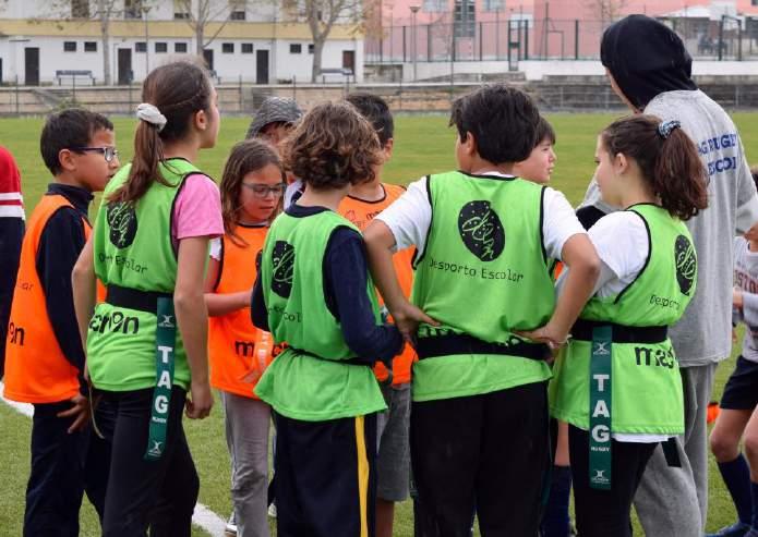 5. TORNEIOS INTER-ESCOLAS (FASE III) No seguimento das ações de formação e dos torneios inter-turmas realizados nas escolas, realizar-se-ão, Convívios de Rugby inter-escolas.