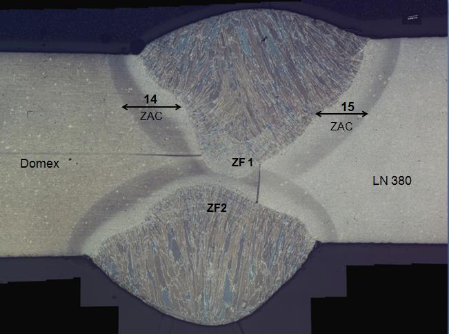 As posições estão representadas esquematicamente na Figura 4.2. a b Figura 20 Macrografias representando esquematicamente onde foram feitas as micrografias. Na Figura 4.