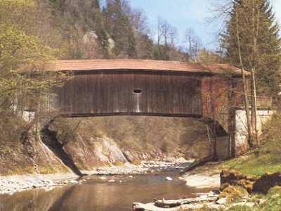 Figura 1.6 Grubenmann"-Bridge, 1780, Canton St. Gallen (Suíça). Pontes de pedra - a pedra, assim como a madeira, era empregada desde a antiguidade, na construção de pontes.