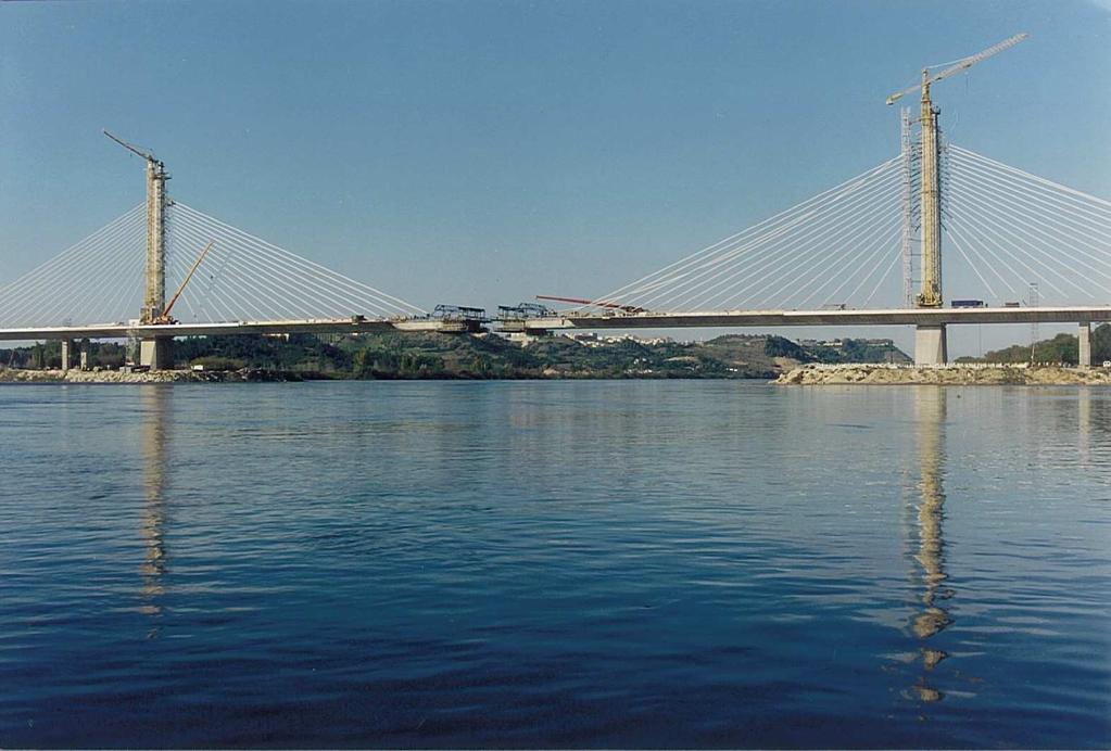 Aplicação da metodologia proposta à ponte Salgueiro Maia Figura 4.