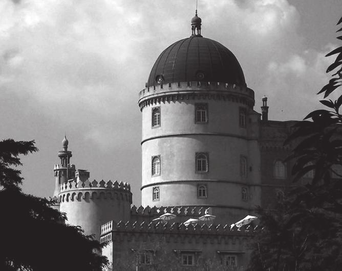 5. O Palácio Nacional da Pena está situado em Sintra. Em julho de 2007, foi eleito uma das Sete Maravilhas de Portugal. A Figura 2 é uma fotografia de uma das torres desse palácio.