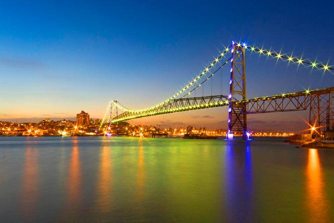 Ilha de Santa Catarina Uma ilha cercada de beleza por todos os lados. Florianópolis é sinônimo de qualidade de vida e de novas oportunidades.