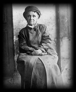 Seu pai, sua âncora e portoseguro, morre em 3 de março de 1913. Uma semana depois, com apenas 48 anos, ela é internada no manicômio de Ville-Evrard.