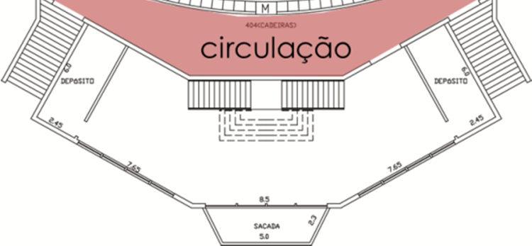 reverberação. A plateia em leque auxilia a aproximação do palco à plateia, proporcionando melhor visibilidade e distribuição do som.