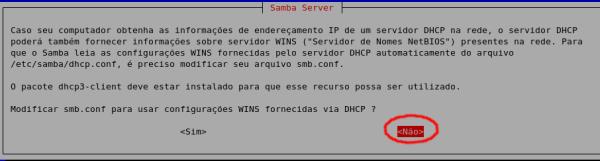 Fedora # yum install samba smbclient samba-common Arquivos de configuração O arquivo de configuração do Samba é smb.conf localizado em /etc/samba/smb.