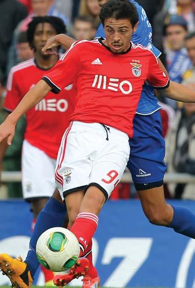 BERNARDO SILVA 19 ANOS Apesar da média de 20 valores no secundário, o jogador preferiu a bola. JOVENS TALENTOS benfica b médio Há 30 milhões de razões para gostar deste Messizinho.