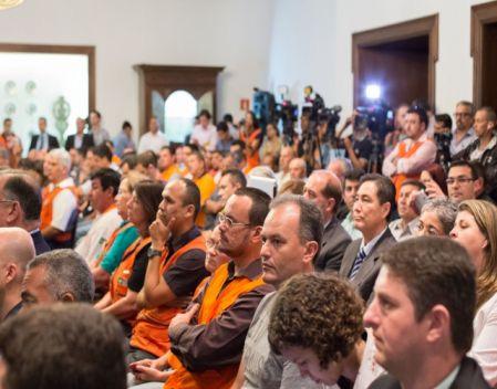 Portal da Prefeitura de Campinas Entrega da Medalha da Defesa Civil reconhece trabalho resiliente em Campinas Depois de receber o certificado da Organização das Nações Unidas(ONU), que reconheceu