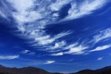 São Nuvens classificadas como Altas, com suas bases formadas acima da altura de 20.000 pés; Cirrus (Ci), Cirrustratus (Cs) e Cirrocumulus (Cc).