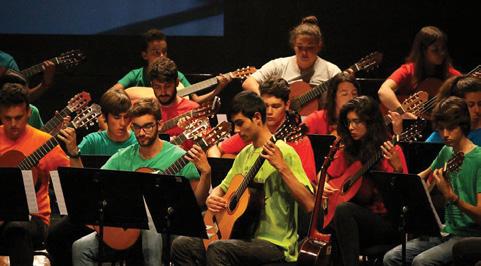 (AGA) apresenta-nos o seu trabalho na AGA e a Orquestra Juvenil de Guitarras do Algarve que já