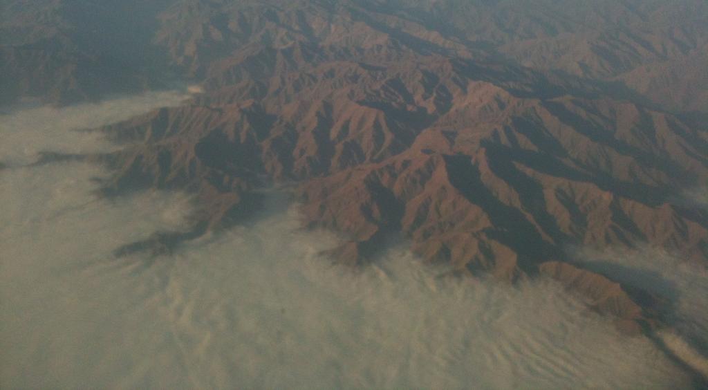 altura de uma região da superfície da terra Foto de vista área de Arequipa, Peru (do