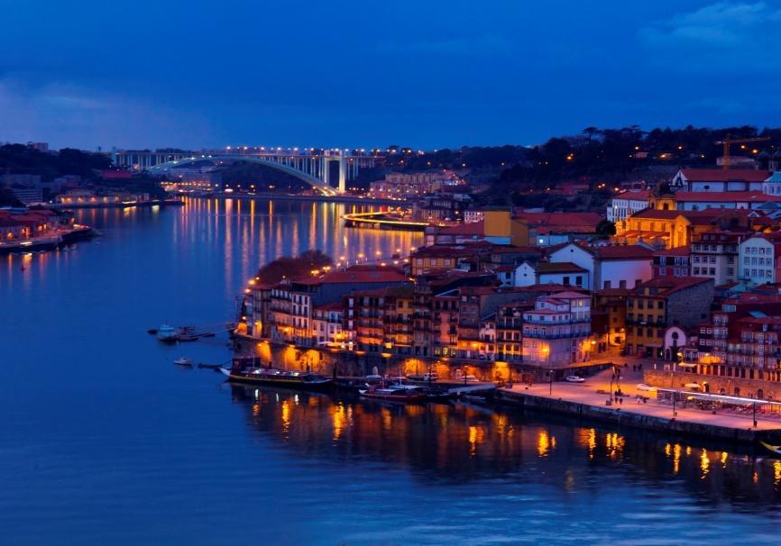 Porto > A cidade Investimento no Porto Com um enquadramento comercial dinâmico, boas infraestruturas e mão-de-obra especializada e qualificada, o Porto é um local fundamental para o sucesso do seu