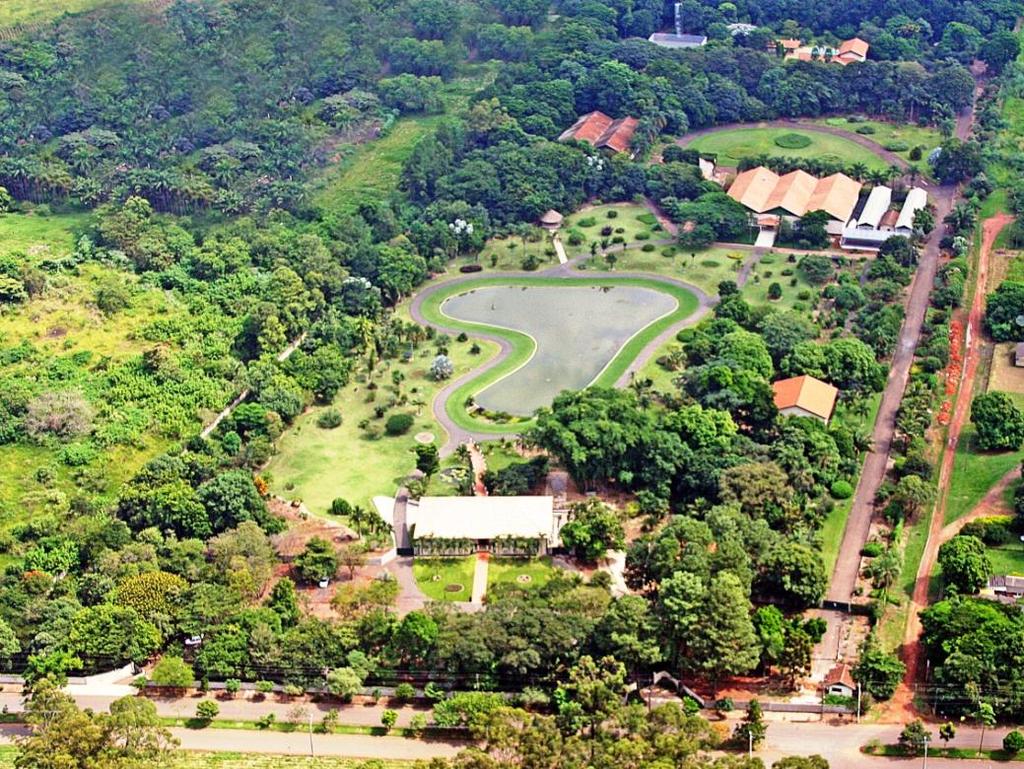MATERIAL E MÉTODOS ÁREA DE ESTUDO O Jardim Botânico Plantarum é uma associação sem fins lucrativos, fundada em 2007, dedicada à educação, pesquisa e conservação da flora brasileira (JBP, 2014).