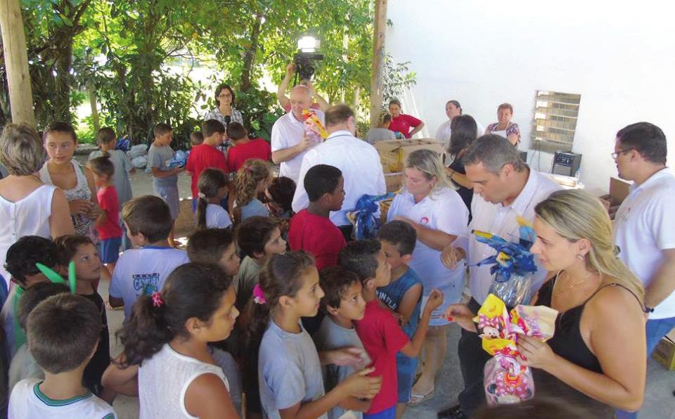 ATUAÇÃO COMUNITÁRIA ATUAÇÃO COMUNITÁRIA Ações comunitárias marcam atuação do Banco do Empreendedor fotos: divulgação A organização