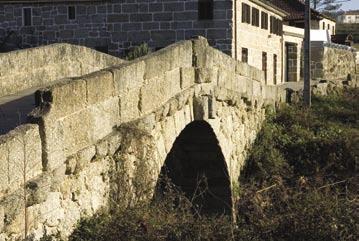 As pontes da Época Românica cuidaram mais os seus alicerces do que as pontes romanas e procuraram sítios firmes para a sua construção. É esta a razão, segundo C. A.