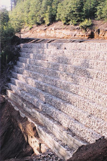 taludes dos aterros sanitários.