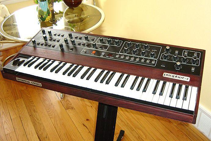 26 O primeiro sintetizador totalmente digital foi o Synclavier, que foi comercializado a partir de 1976.
