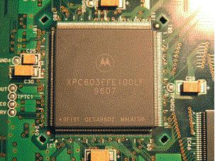 Circuitos integrados encontram-se num chip onde são inseridos conjuntos de transistores: São montados num chip, e graças á