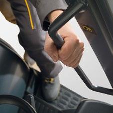 Aproveite as vantagens Acesso facilitado com degrau largo e suporte. Teto de proteção do condutor maior e mais estável.