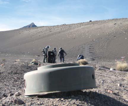 calor e água). Em setembro de 2008, o Chile começou a receber equipamentos para se implantar o desminado mecânico.