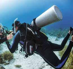 Soltar a tira do cilindro Conduza a habilidade na água na superfície, preferivelmente em águas profundas demais para ficar em pé, ou em ambiente subaquático.